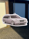 S210 Duftbaum Lufterfrischer mit Silhouette des Mercedes-Benz S210 E-Klasse T-Modell Kombi, Made in Germany